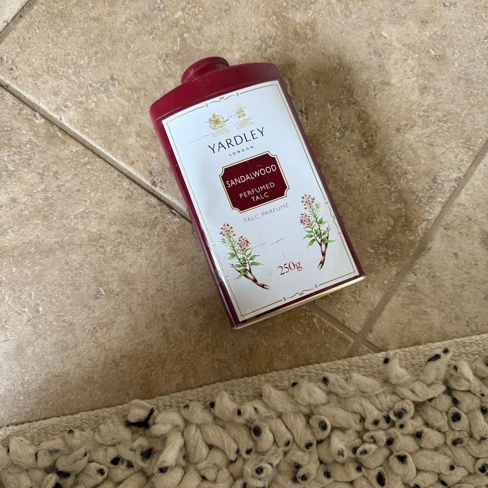 Yardley Sandalwood talc vintage